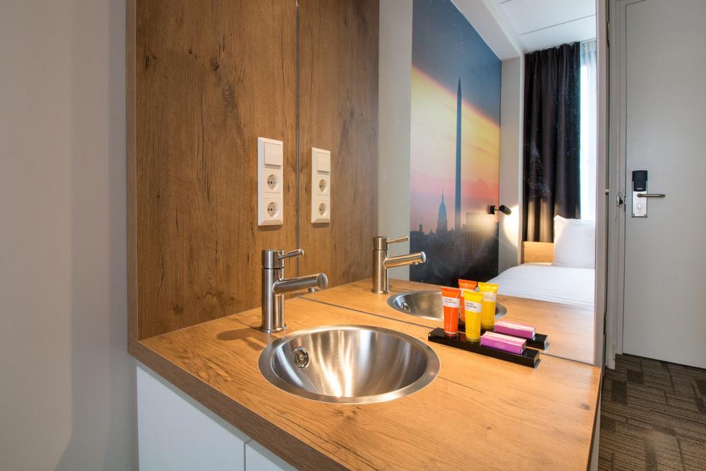 Small Double Room (Including free parking)